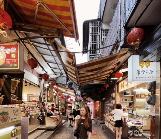 How to Visit Jiufen from Taipei (Day Trip) Visiting Sun Moon Lake