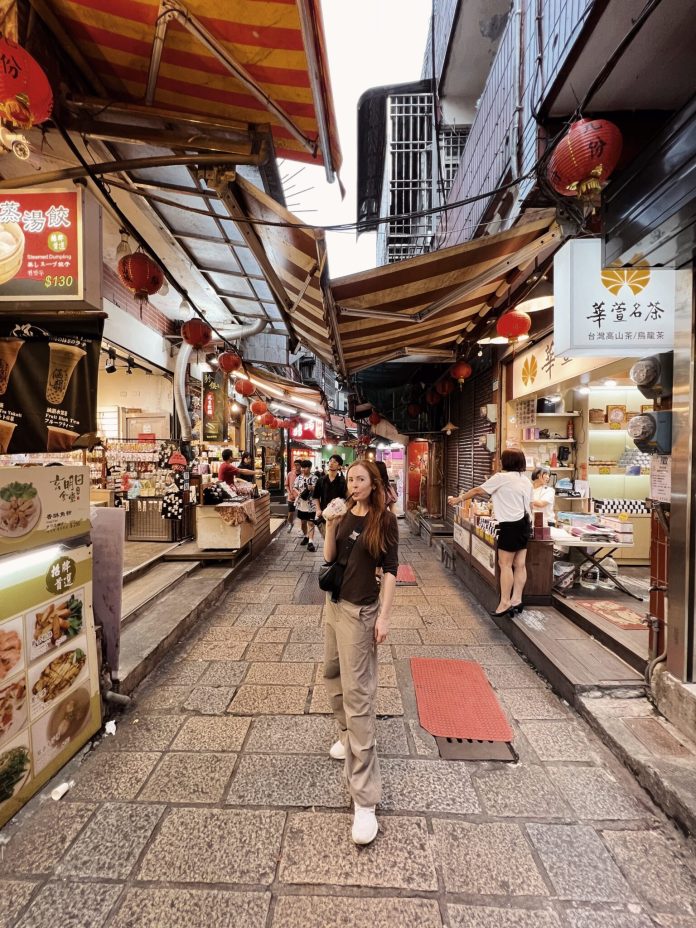 How to Visit Jiufen from Taipei (Day Trip) Visiting Sun Moon Lake